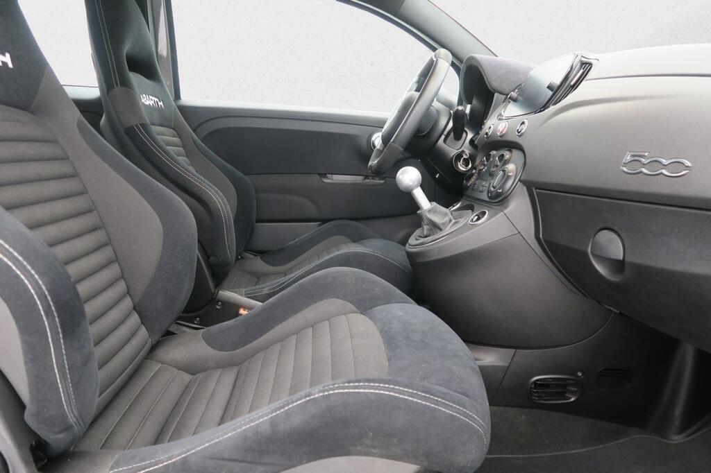 Abarth 500 695C 1.4 T-JET 180 CV 2P 16