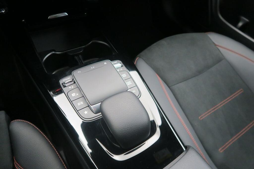 Mercedes CLA 200D SHOOTING BRAKE AMG LINE PREMIUM 2.0 D 150 CV DCT 5P 14