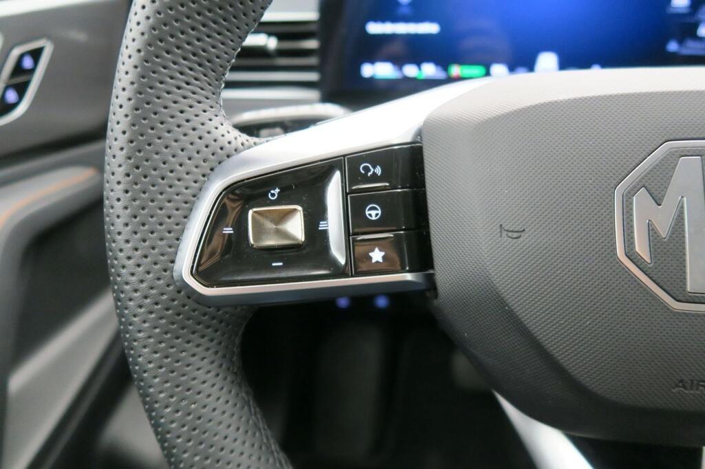 MG HS LUXURY 1.5 PHEV 272 CV 5P 11