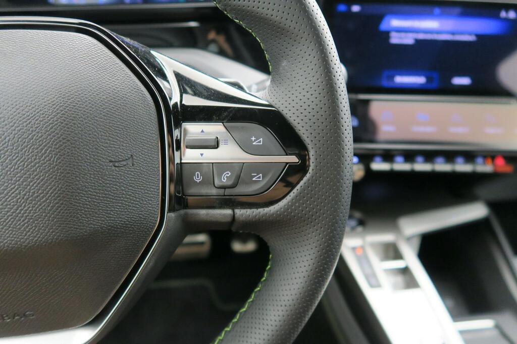 Peugeot 408 GT PLUG-IN HYBRID 180 E-EAT8 11