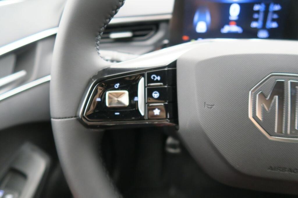MG MG3 LUXURY 1.5 HYBRID+ 195 CV 5P 11