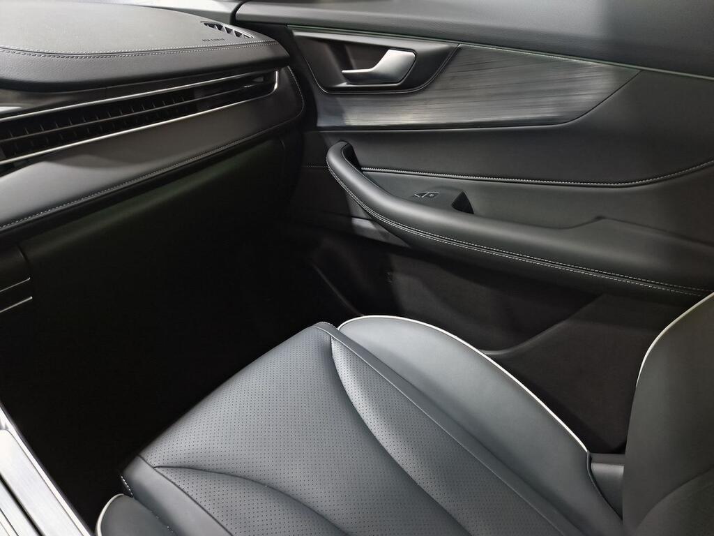 Ebro S400 1.5 DHE HEV Excellence CVT 36