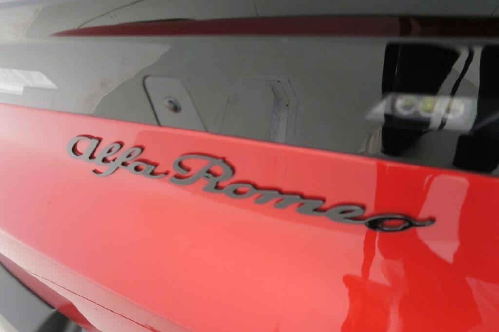 Alfa Romeo Junior Elettrica Veloce 207kW (280CV) 18