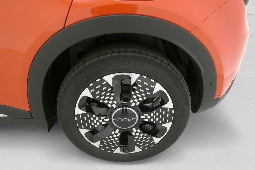 Fiat 600 600e La prima 54kwh 115kw (156cv) 24