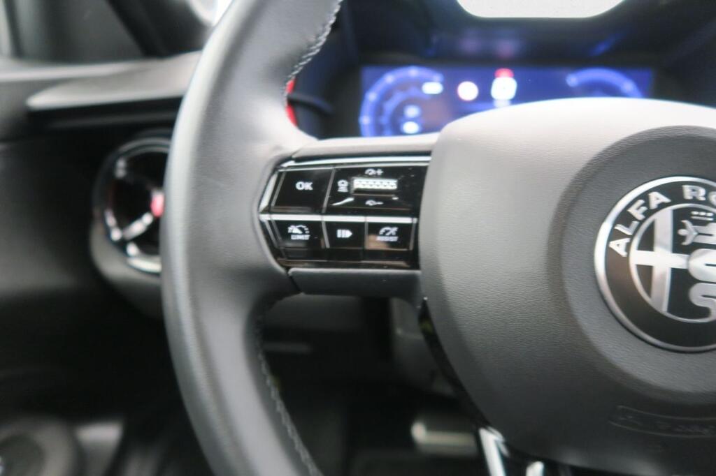 Alfa Romeo Junior Elettrica Speciale 115kW (156CV) 13