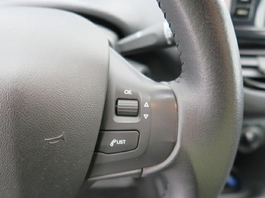 Peugeot 2008 Style 1.2L PureTech 60KW (82CV) S&S 13