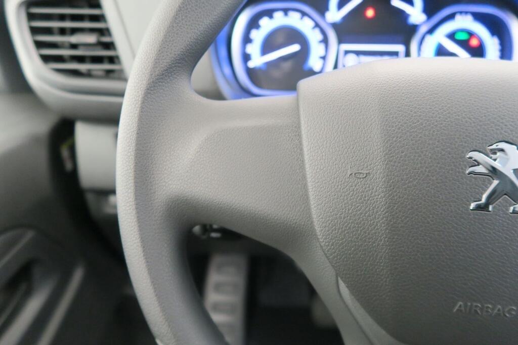 Peugeot Expert E-EXPERT FG BEV STANDARD (100KW) 136CV 13