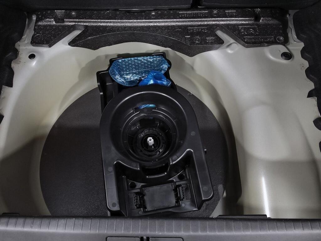 Peugeot 208 Allure Puretech 100 36