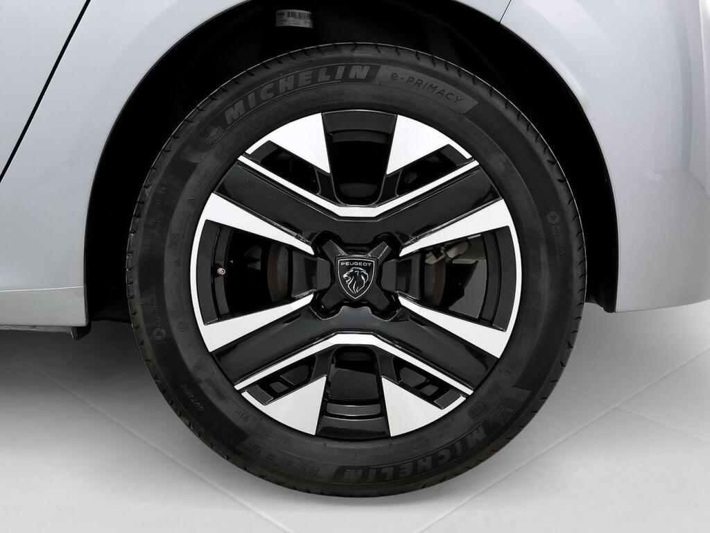 Peugeot 208 Allure Puretech 100 11