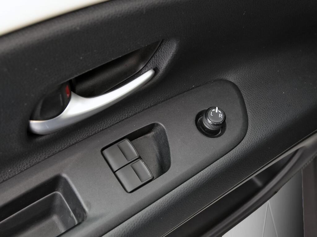 Toyota Aygo X Cross 1.0 VVT-I 72CV Play 13