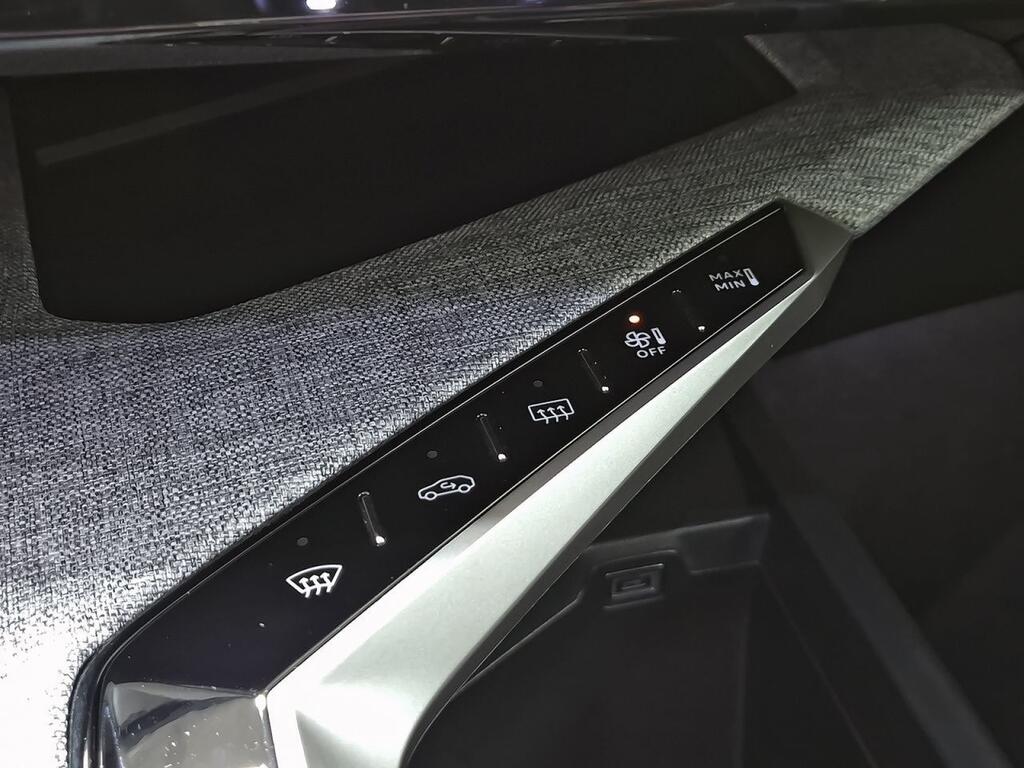 Peugeot 3008 Hybrid 1.2 100KW Allure eDCS6 29