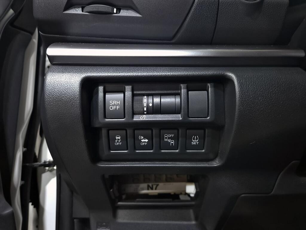 Subaru XV 2.0i Hybrid CVT Executive Plus 12