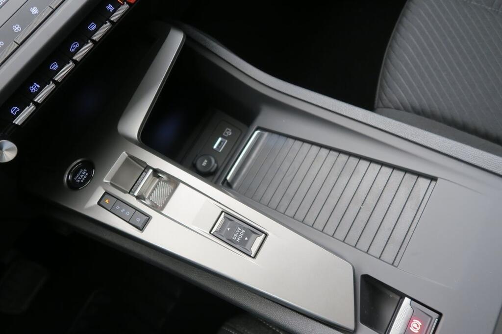 Peugeot 308 5P Active Hybrid 180 eEAT8 11