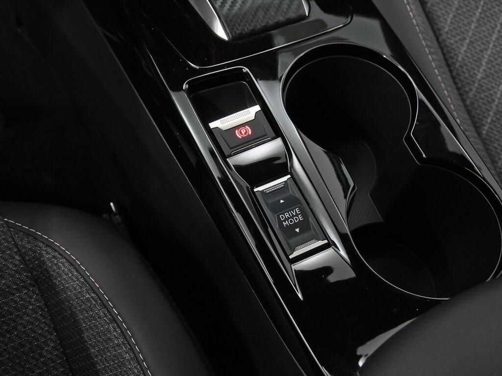 Peugeot 2008 N2008 Allure Hybrid 145 eDCS6 32