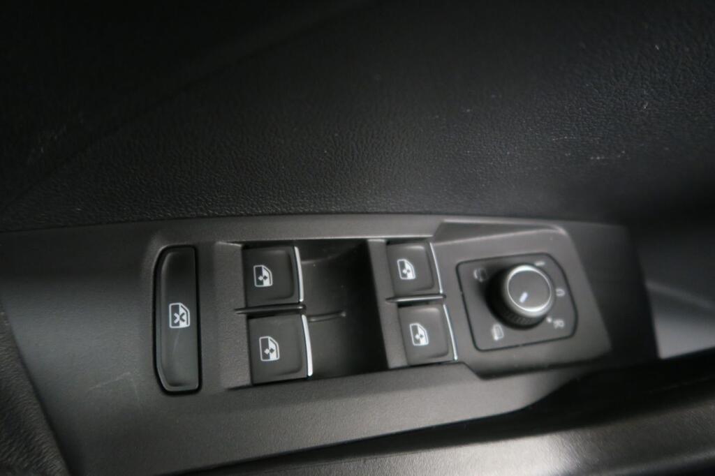 Volkswagen T-Cross SPORT R-LINE 1.0 TSI 110 CV 5P 8