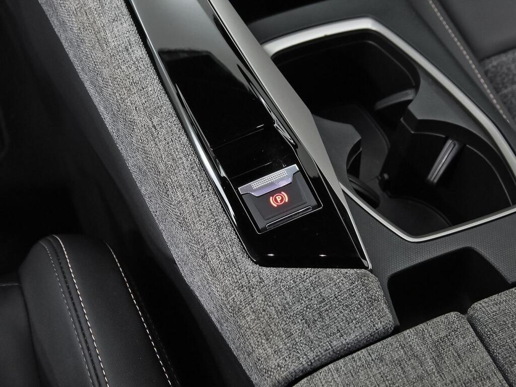 Peugeot 5008 1.2 100KW Allure eDCS6 34