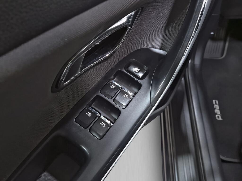 Kia Ceed 1.4 CVVT 74kW (100CV) Concept Plus 11