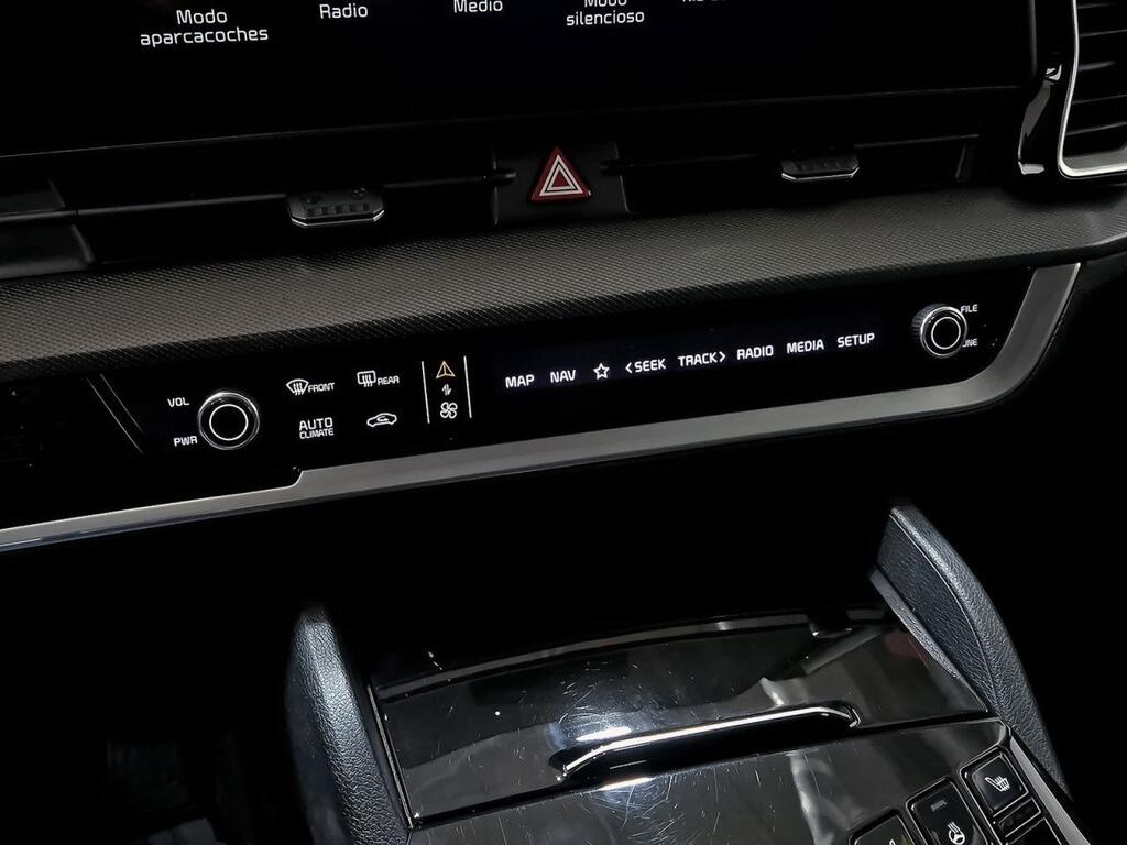 Kia Sportage 1.6 T-GDi MHEV 180CV Tech 4x4 DCT 26