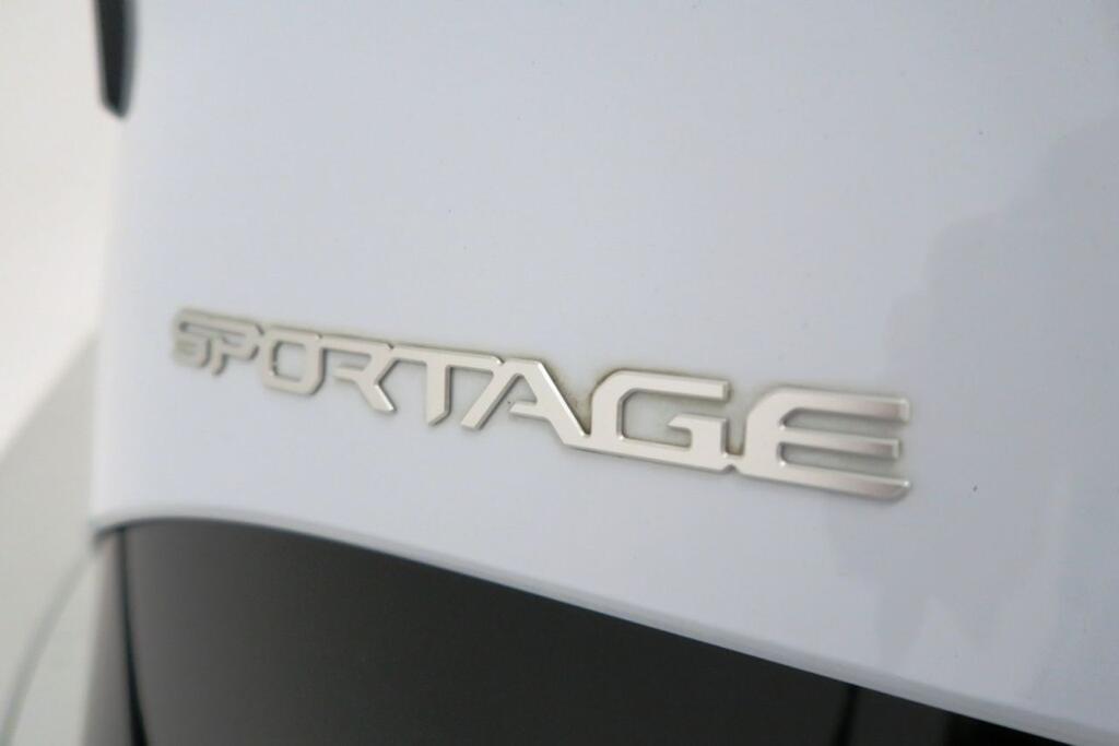 Kia Sportage 1.6 T-GDi PHEV Tech 4X4 (17″) 21