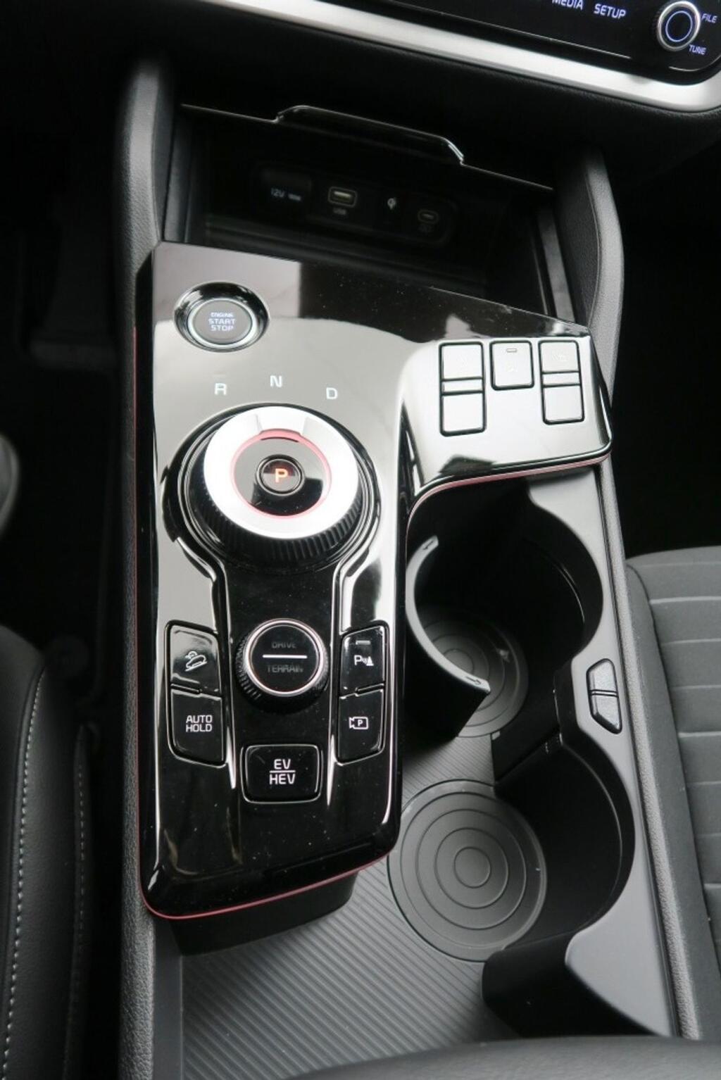 Kia Sportage 1.6 T-GDi PHEV Tech 4X4 (17″) 12