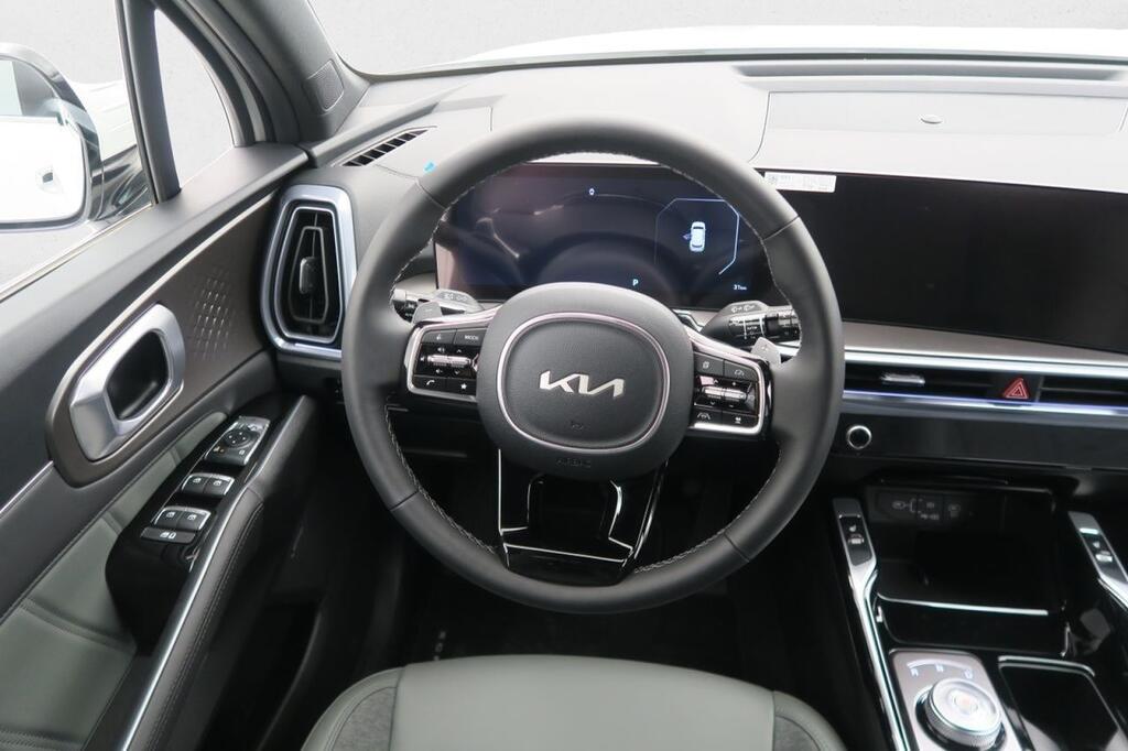 Kia Sorento SUV 1.6 T-GDI HEV EMOTION AUTO 4WD 215 5P 7 Plazas 18