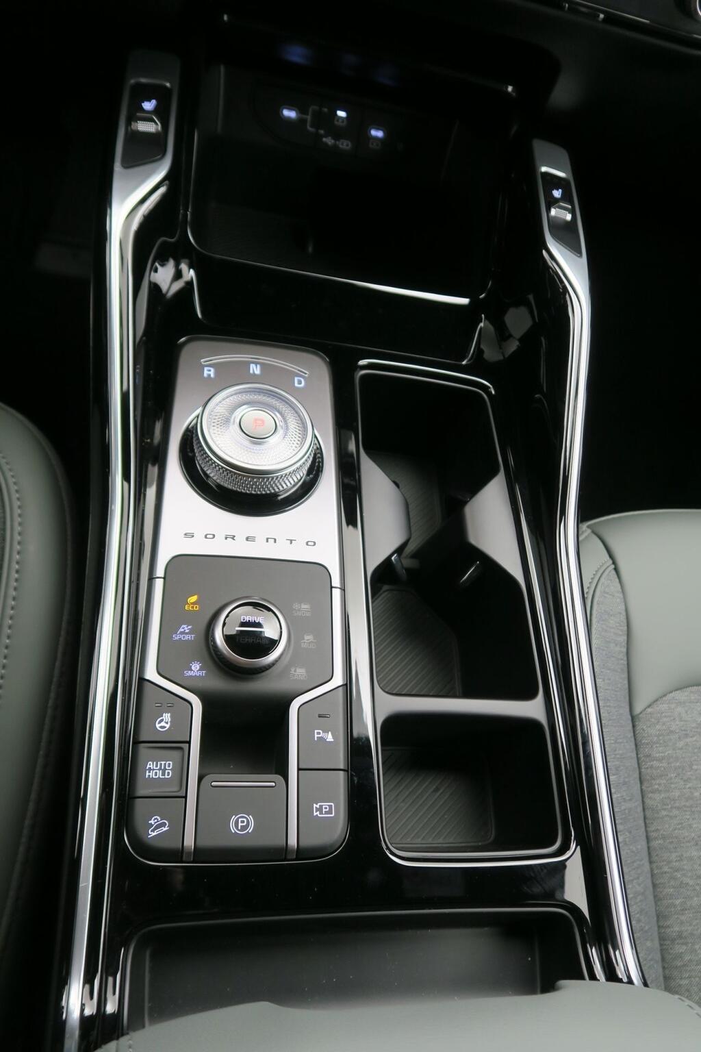 Kia Sorento SUV 1.6 T-GDI HEV EMOTION AUTO 4WD 215 5P 7 Plazas 12
