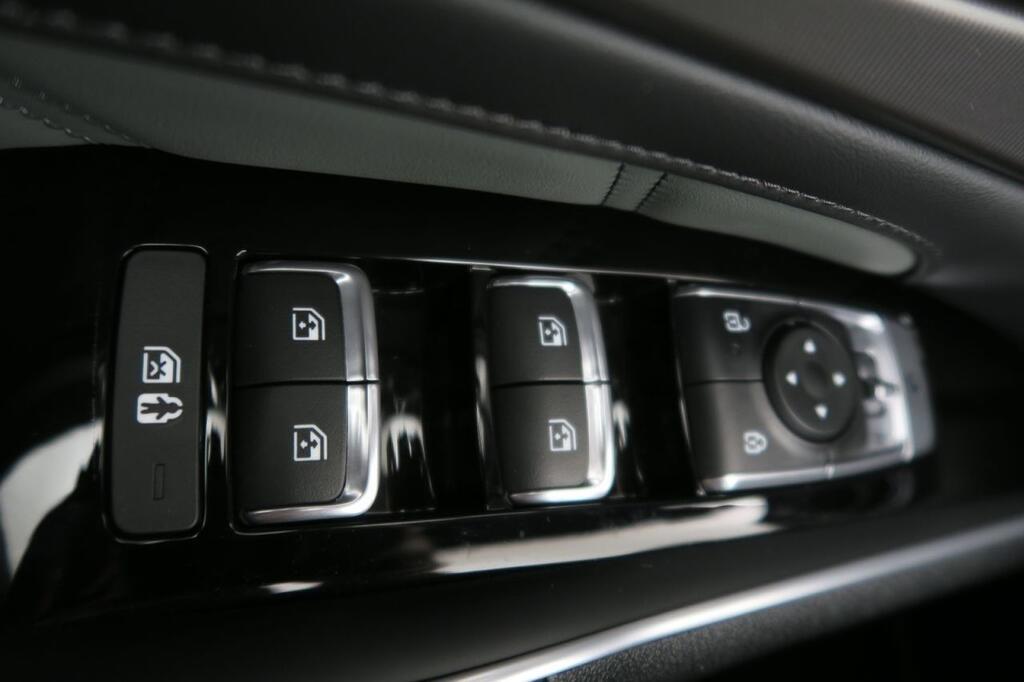 Kia Sorento SUV 1.6 T-GDI HEV EMOTION AUTO 4WD 215 5P 7 Plazas 8