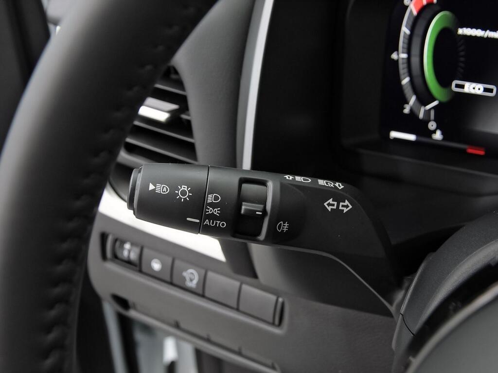 Nissan Qashqai DIG-T 103kW N-Connecta 12