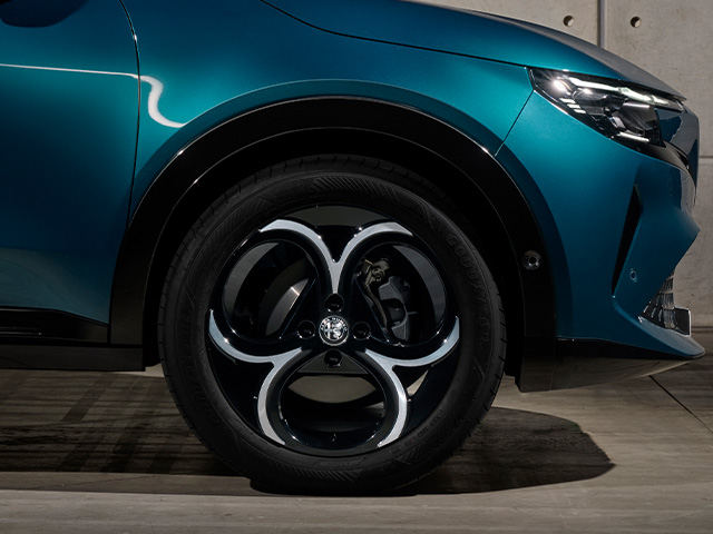 Alfa Romeo Junior exterior