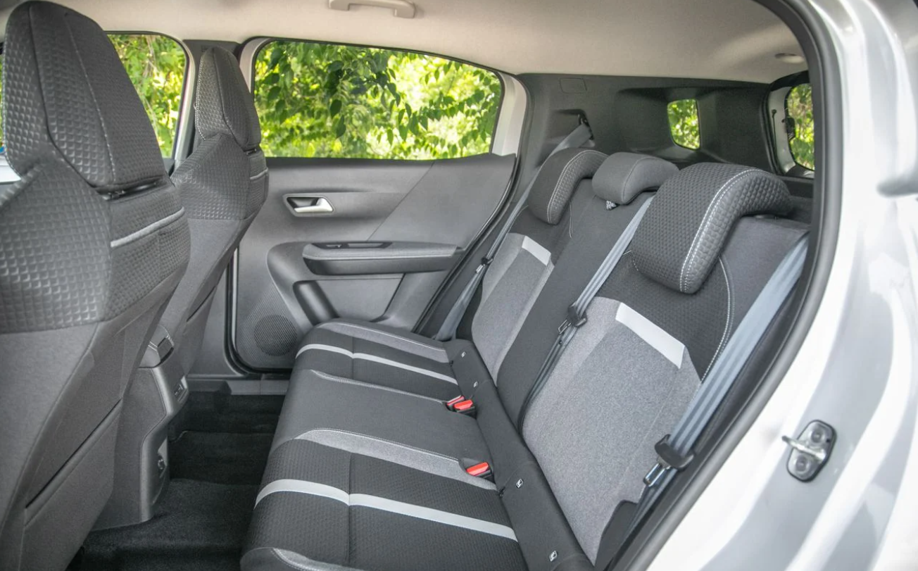 Opel Frontera interior